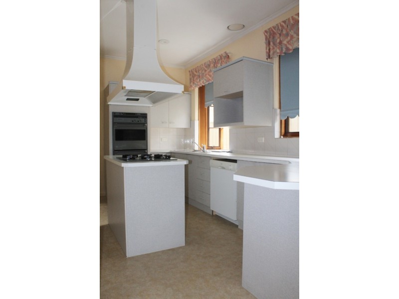 17 Riverside Drive, Fulham SA 5024