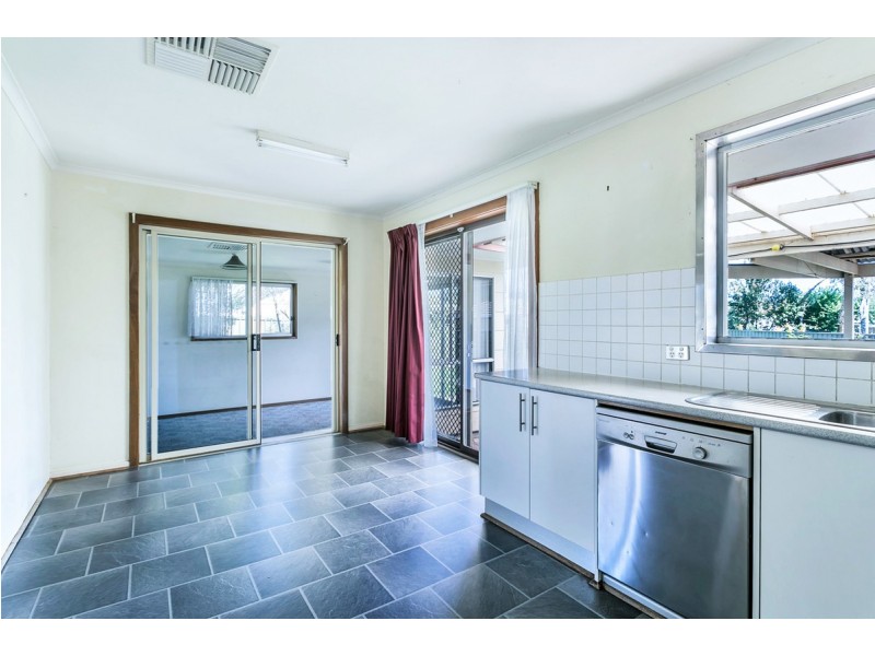 11 Malbanda Avenue, Para Vista SA 5093