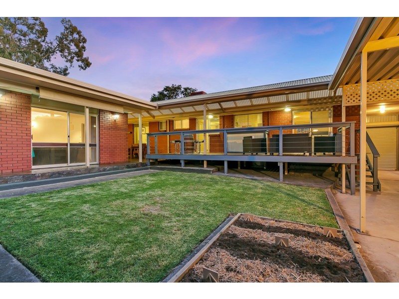 30 Boronia Drive, Hope Valley SA 5090