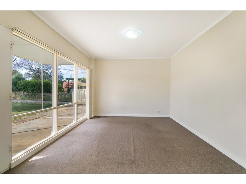 33 Hodge Road, Para Hills SA 5096