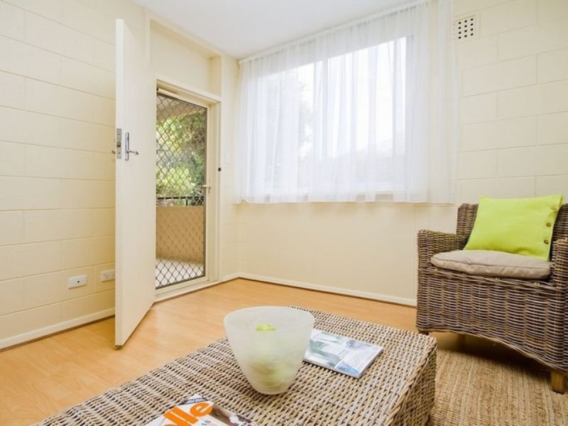 8/21 Laught Avenue, Black Forest SA 5035