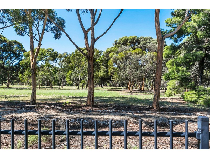 35 Pantowora Drive, Hope Valley SA 5090