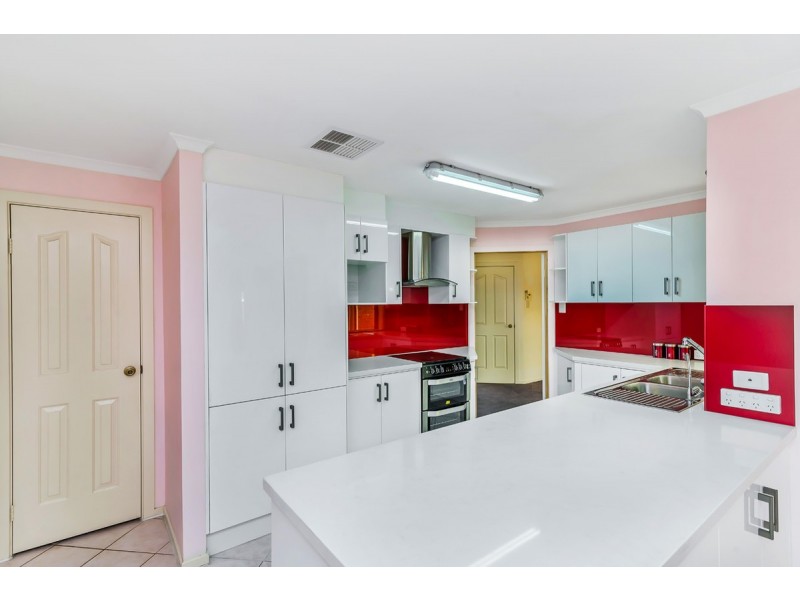 32 Saddle Crescent, Walkley Heights SA 5098