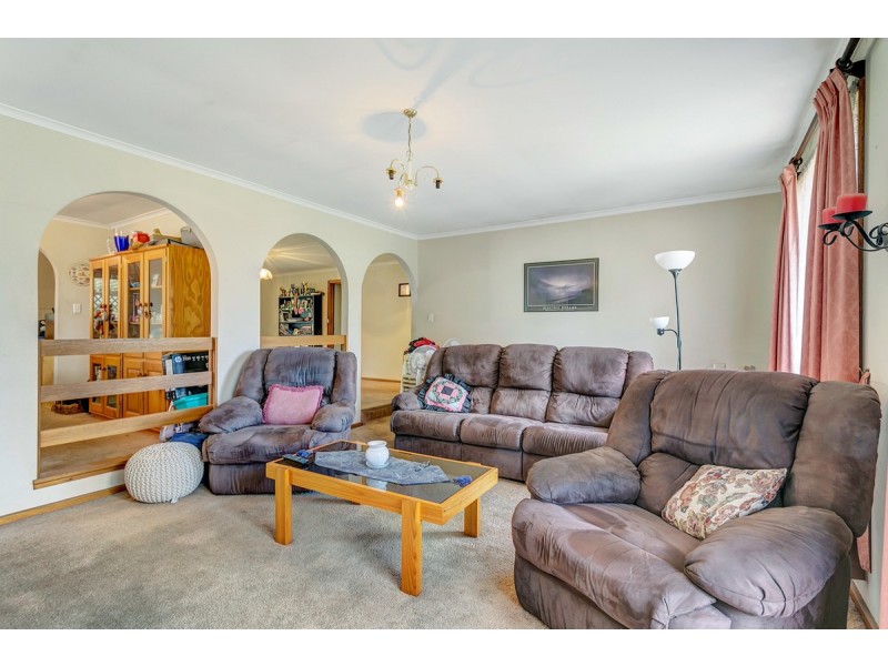 9 Lorraine Avenue, Para Vista SA 5093