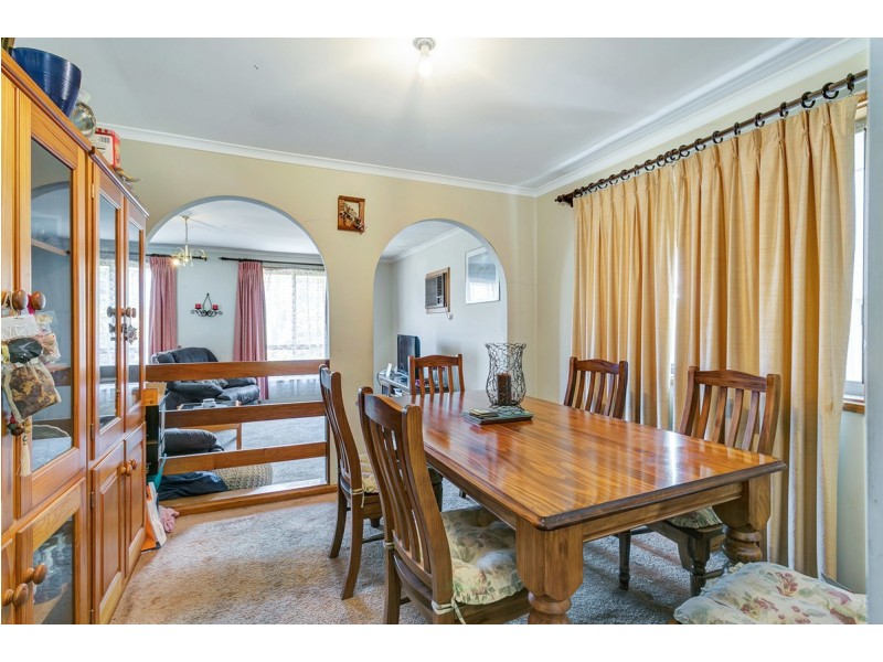 9 Lorraine Avenue, Para Vista SA 5093