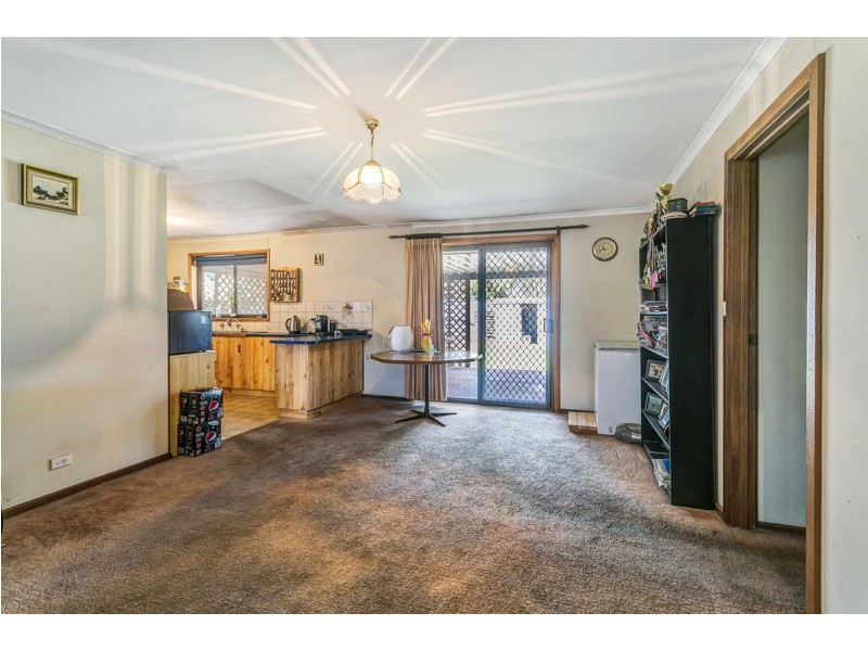 9 Lorraine Avenue, Para Vista SA 5093