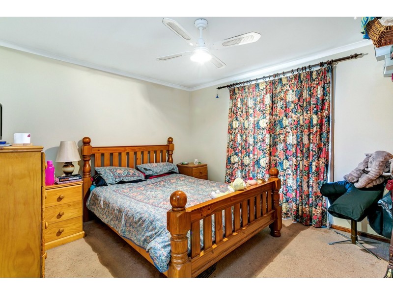 9 Lorraine Avenue, Para Vista SA 5093