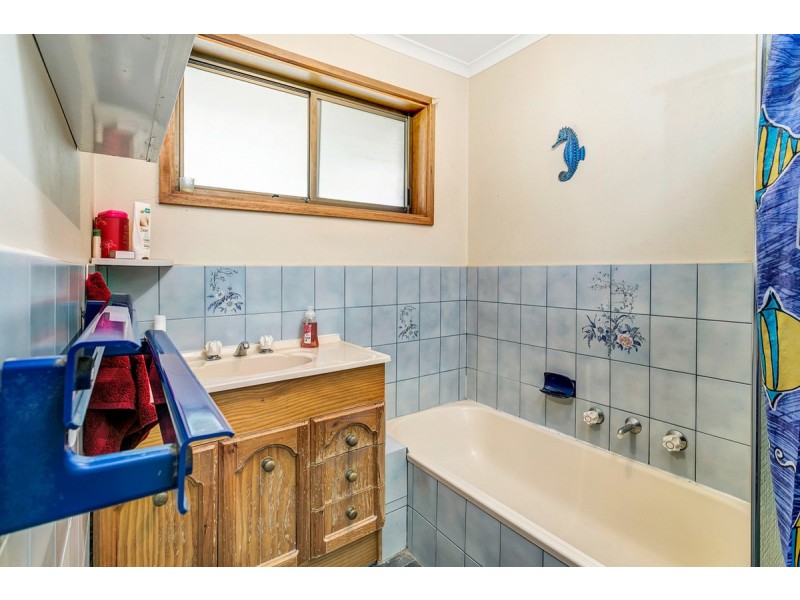 9 Lorraine Avenue, Para Vista SA 5093