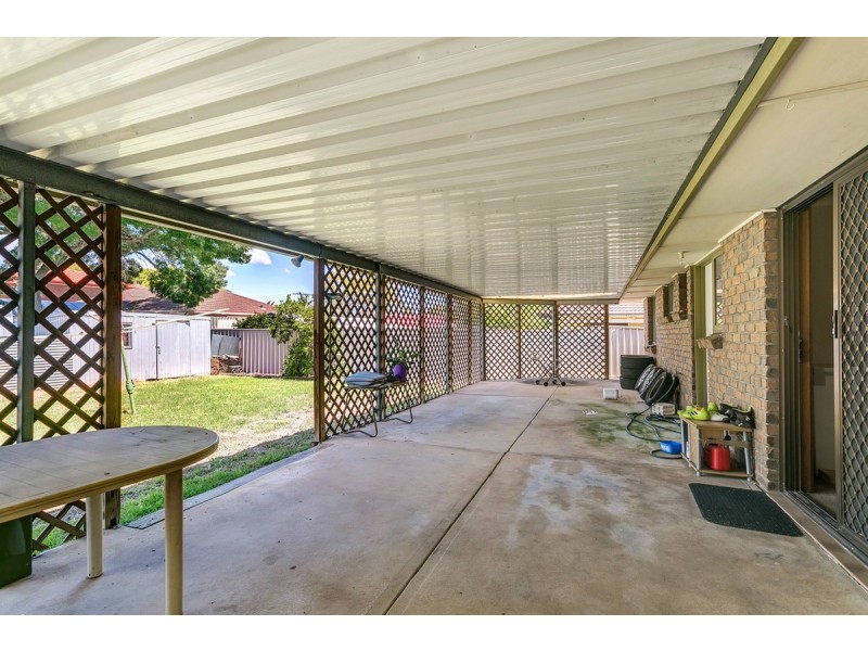 9 Lorraine Avenue, Para Vista SA 5093