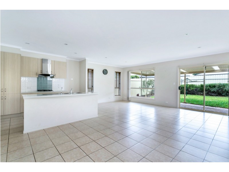 27 Leander Crescent, Greenacres SA 5086