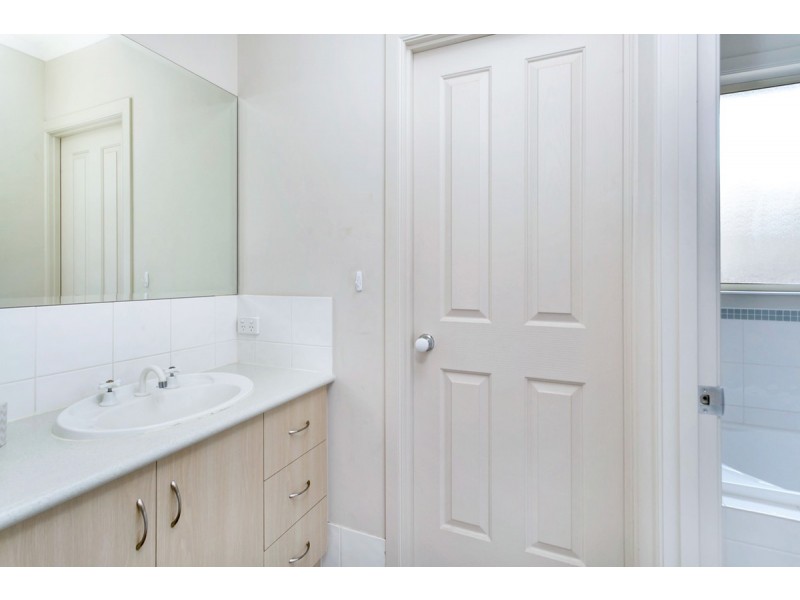 27 Leander Crescent, Greenacres SA 5086