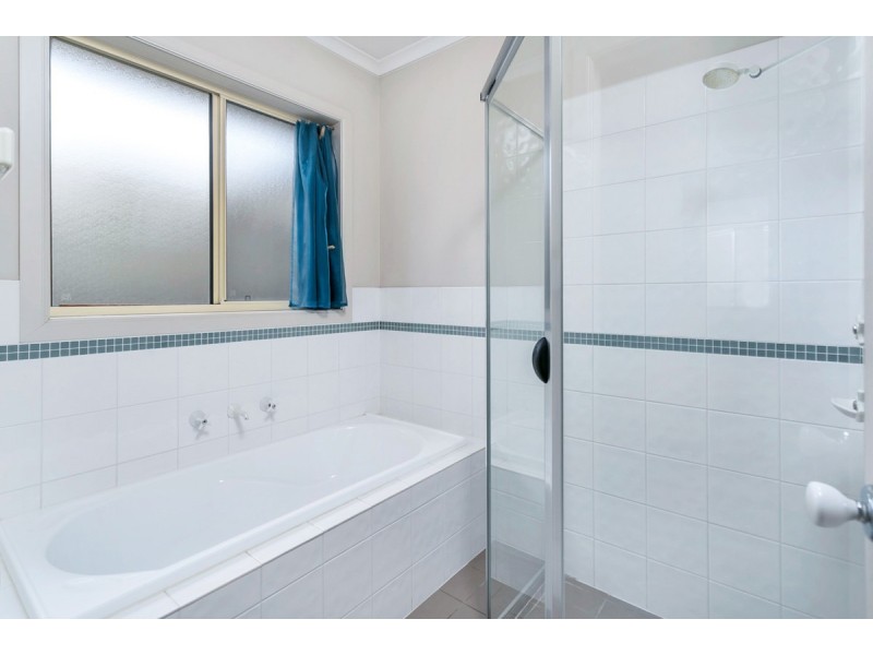 27 Leander Crescent, Greenacres SA 5086