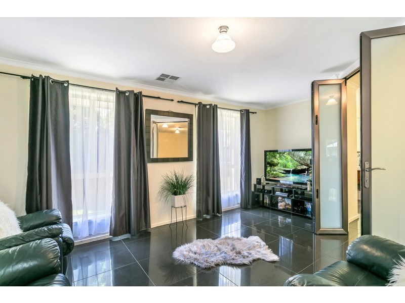 1 Macquarie Avenue, Hillcrest SA 5086