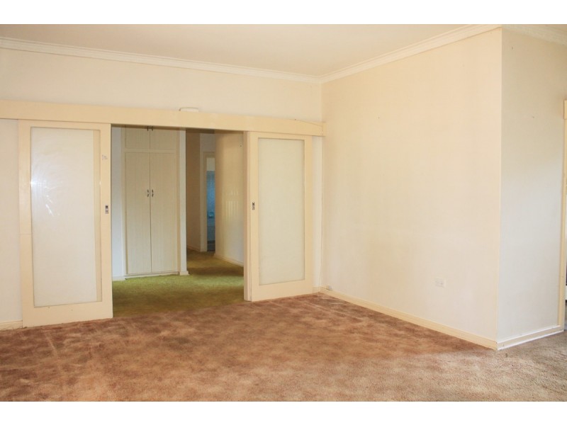 24 Shaftesbury Road, Elizabeth Vale SA 5112