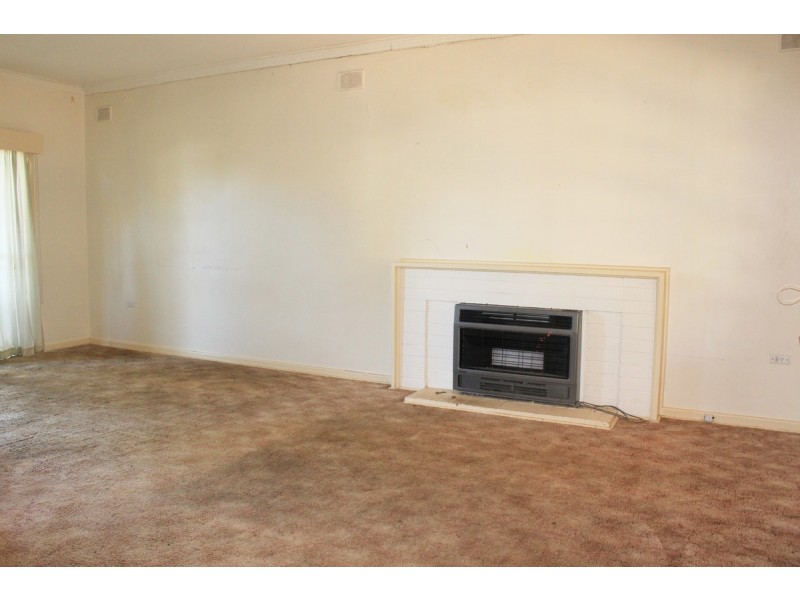 24 Shaftesbury Road, Elizabeth Vale SA 5112