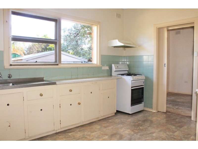 24 Shaftesbury Road, Elizabeth Vale SA 5112