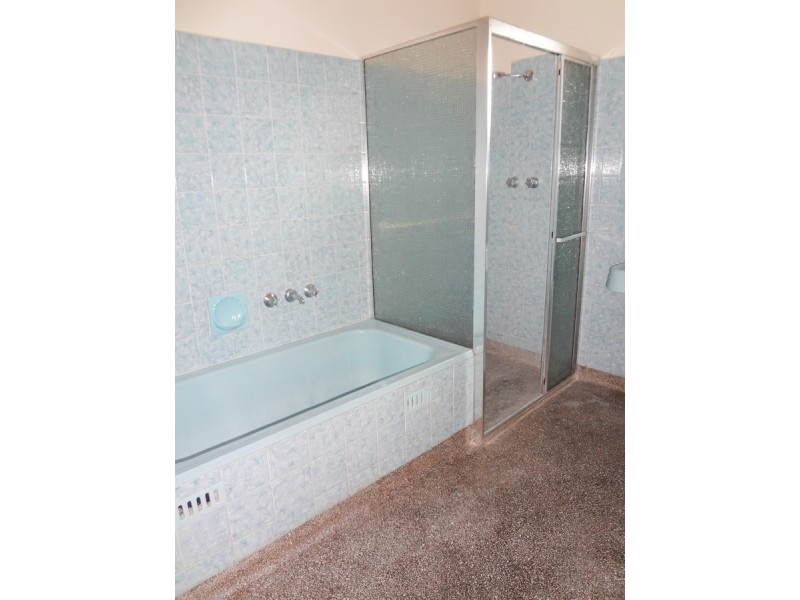 24 Shaftesbury Road, Elizabeth Vale SA 5112