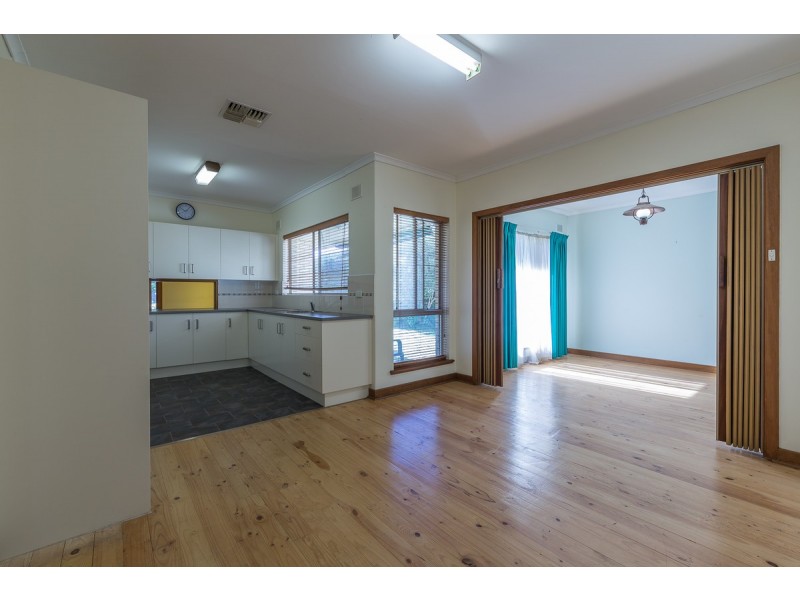 24 Doreen Street, Vale Park SA 5081