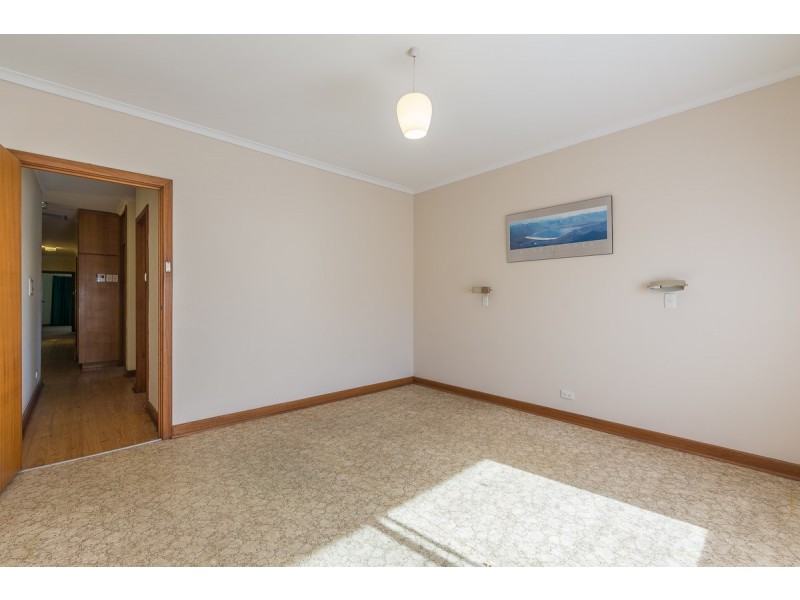 24 Doreen Street, Vale Park SA 5081