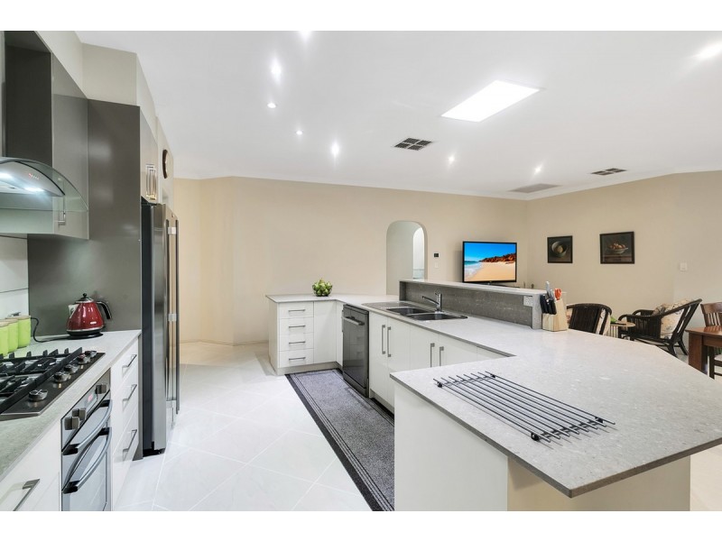 6 Pineview Court, Walkley Heights SA 5098