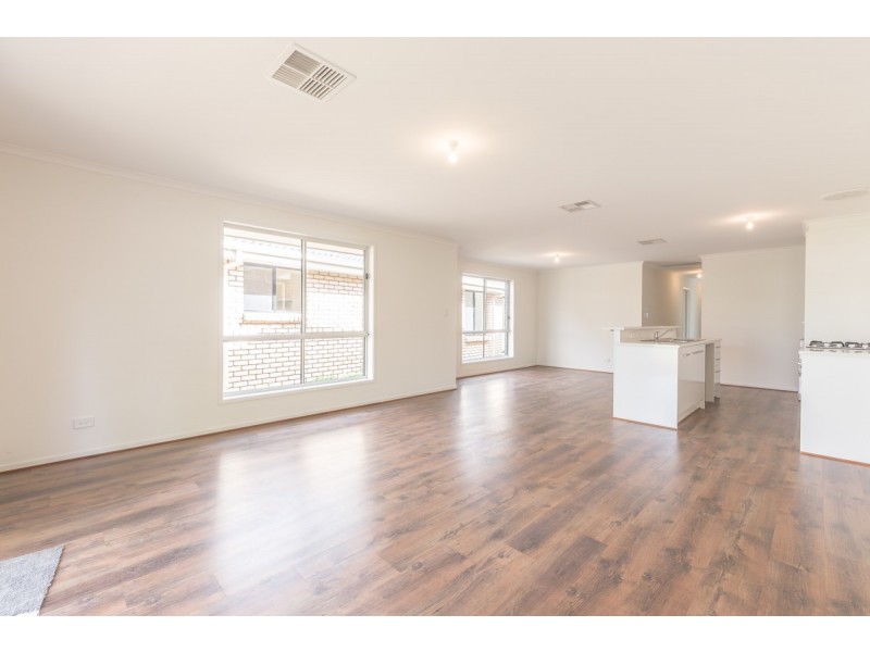 8A Radford Avenue, Clearview SA 5085