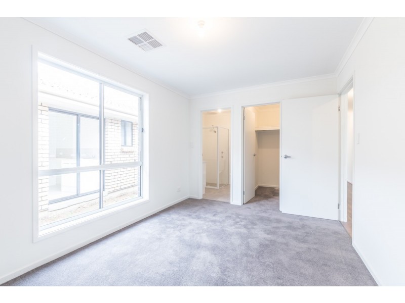 8A Radford Avenue, Clearview SA 5085