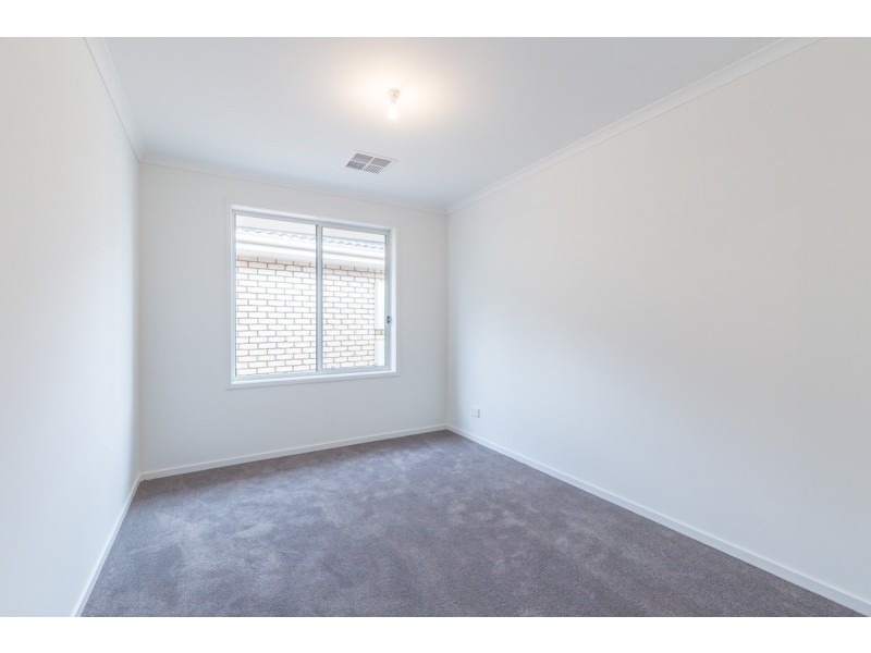 8A Radford Avenue, Clearview SA 5085