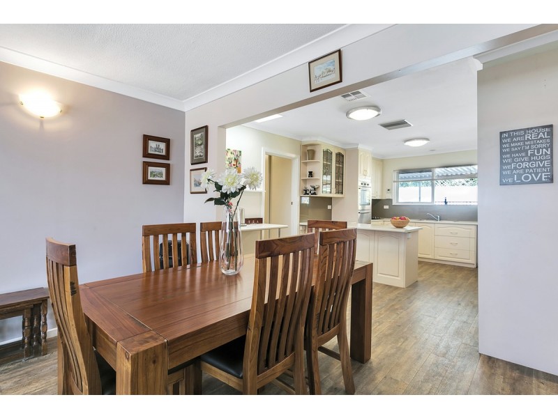 17 Deakin Avenue, Hope Valley SA 5090