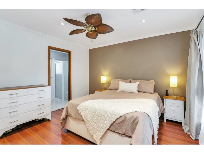 17 Deakin Avenue, Hope Valley SA 5090