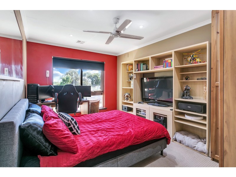 17 Deakin Avenue, Hope Valley SA 5090