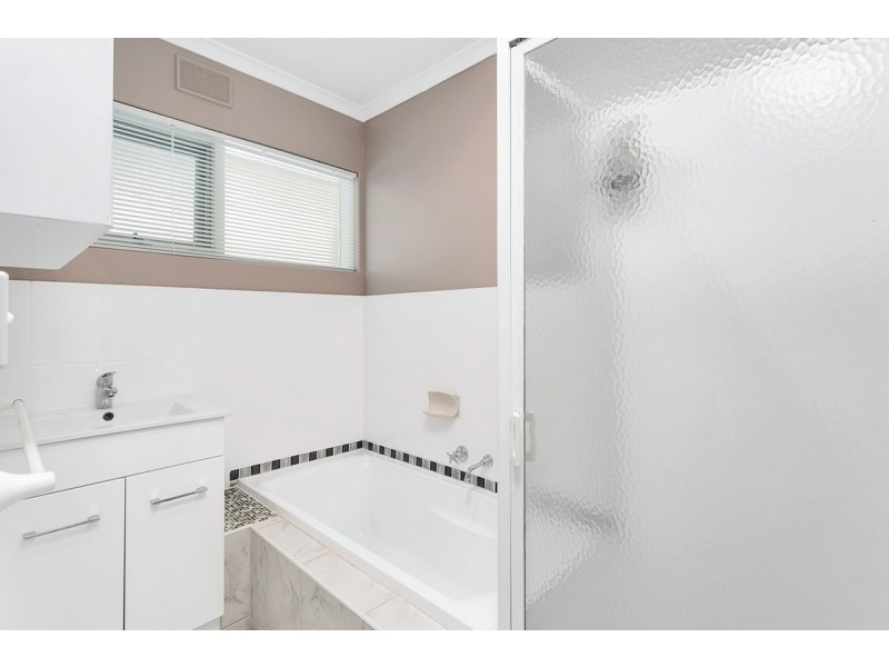 17 Deakin Avenue, Hope Valley SA 5090