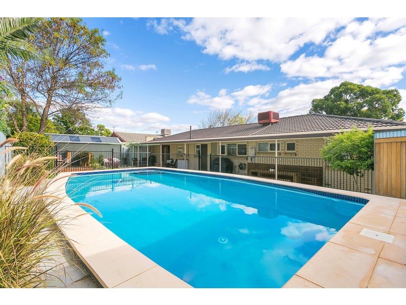 17 Deakin Avenue, Hope Valley SA 5090