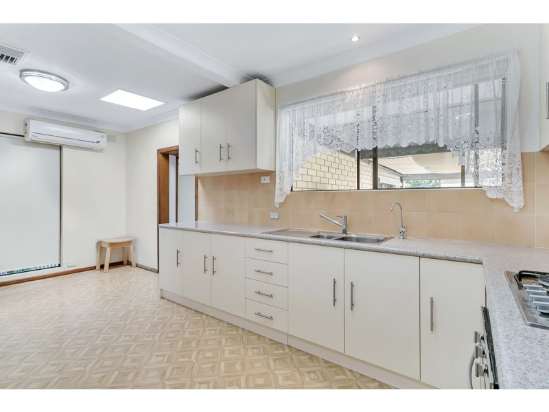 20 Heather Drive, Para Vista SA 5093