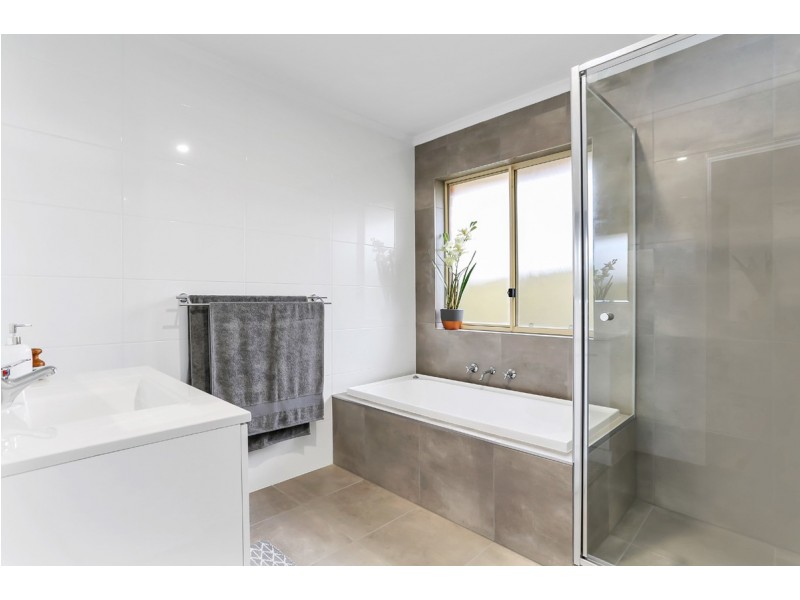 11 Hannam Street, Greenwith SA 5125