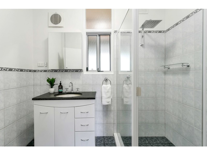 1 Sea View Road, Para Hills SA 5096