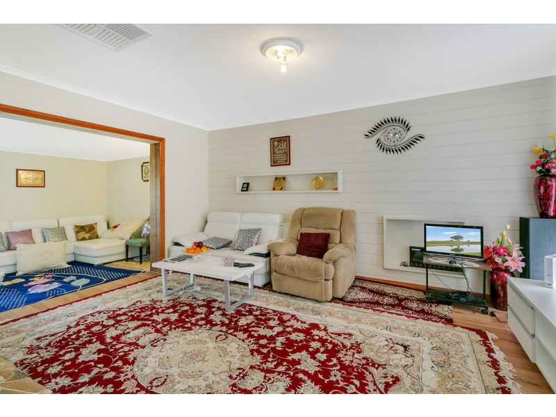 7 Campbell Drive, Para Hills SA 5096