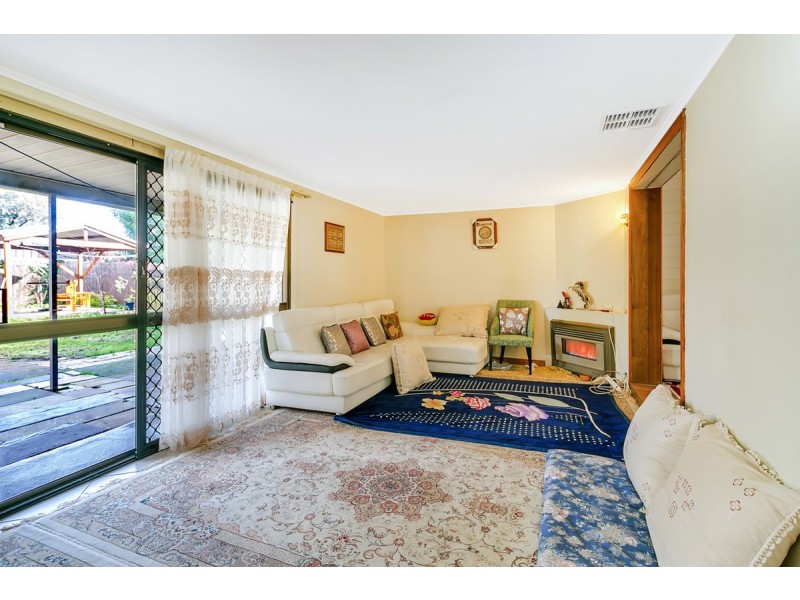 7 Campbell Drive, Para Hills SA 5096