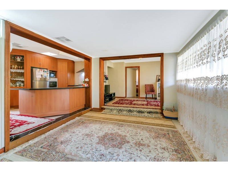 7 Campbell Drive, Para Hills SA 5096