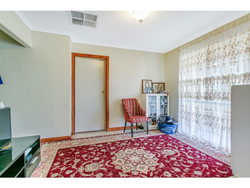 7 Campbell Drive, Para Hills SA 5096