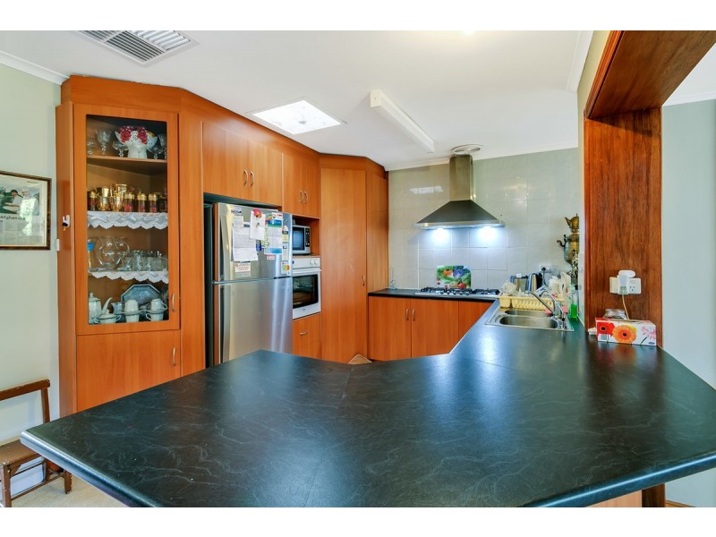 7 Campbell Drive, Para Hills SA 5096