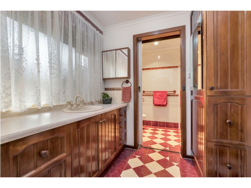 10 Matthews Street, Hope Valley SA 5090