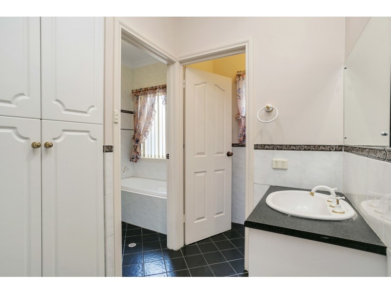 2 Avenger Place, Walkley Heights SA 5098