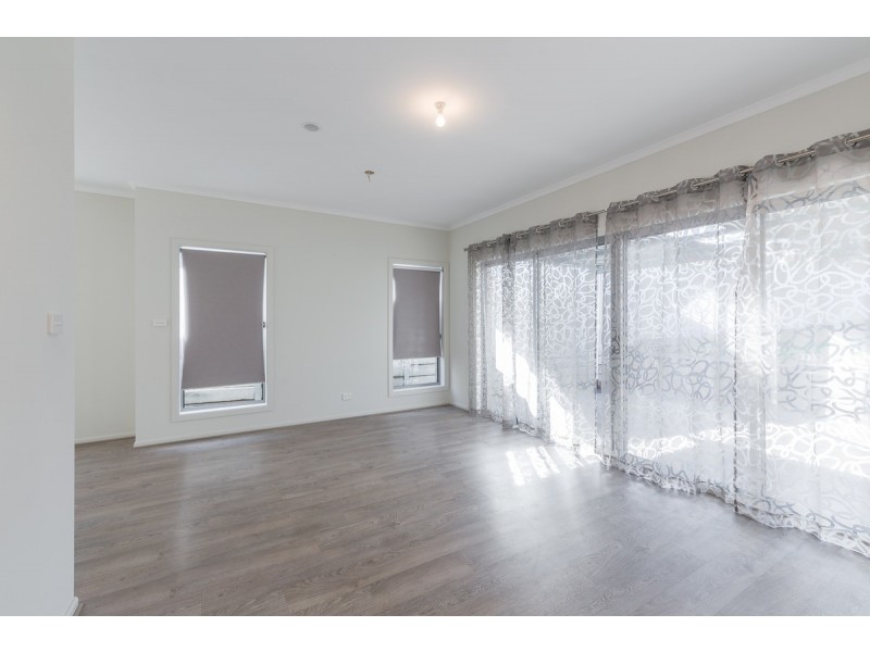 16 Montrose Avenue, Clearview SA 5085