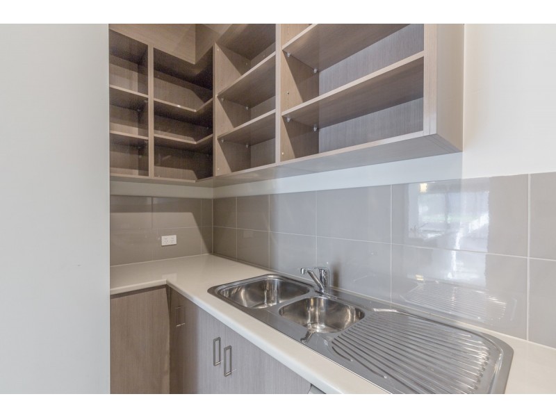 16 Montrose Avenue, Clearview SA 5085