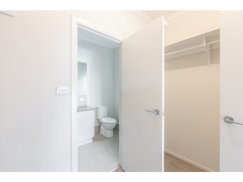 16 Montrose Avenue, Clearview SA 5085