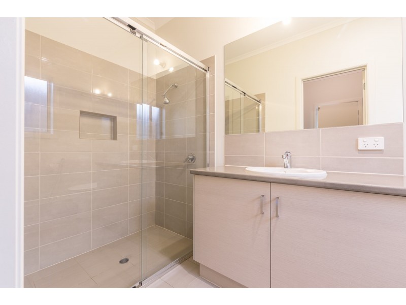 16 Montrose Avenue, Clearview SA 5085