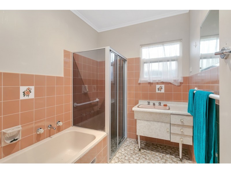 18 Carinya Crescent, Rostrevor SA 5073