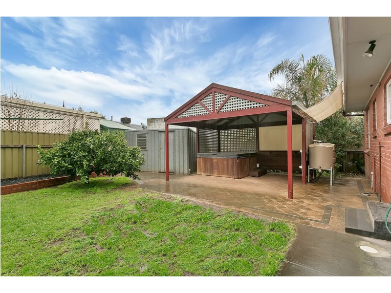 18 Carinya Crescent, Rostrevor SA 5073