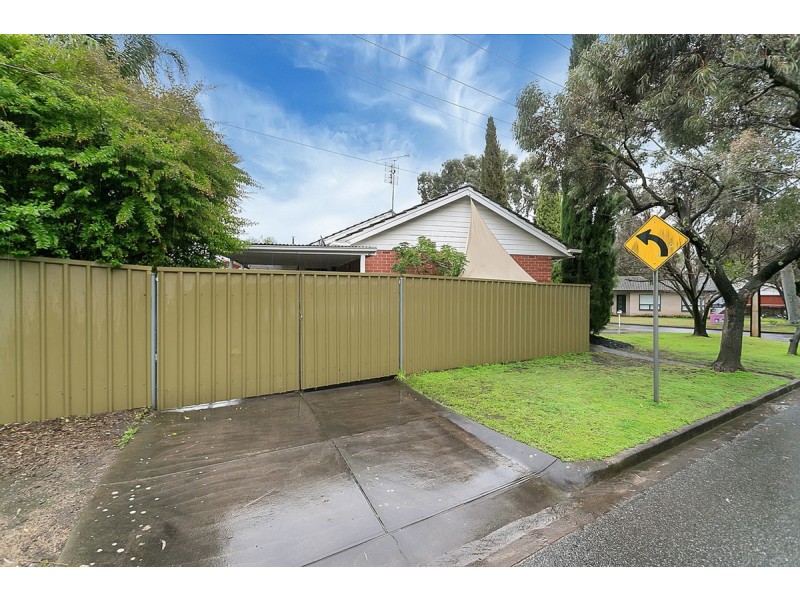 18 Carinya Crescent, Rostrevor SA 5073