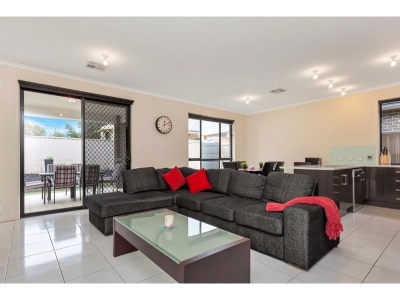 2a Strathmont Avenue, Gilles Plains SA 5086